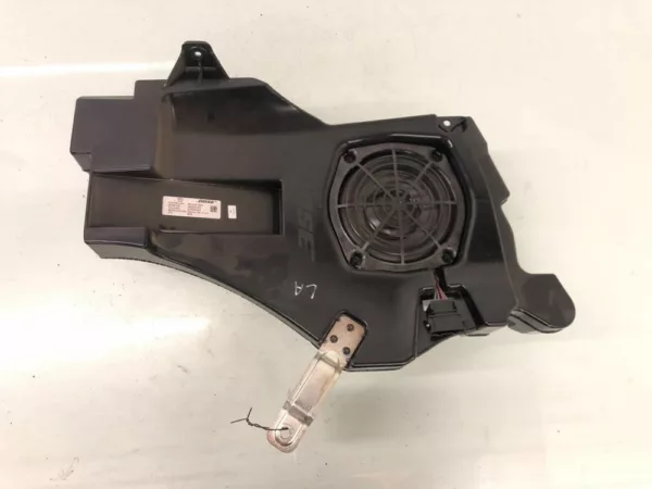 Subwoofer BOSE A3 Sportback (8PA) Hatchback 5-drs 2.0 TDI DPF (BMM) 2007 (8P4035382C, 280354002, 449089002)