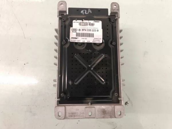 Audio Verstärker BOSE A3 Sportback (8PA) Hatchback 5-drs 2.0 TDI DPF (BMM) 2007 (8P4035223B)