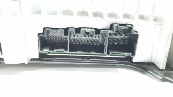 Audio Verstärker BOSE CX-7 SUV 2.3 MZR DISI Turbo 16V (L3K4) 2007 (EG2366920A, K0060)