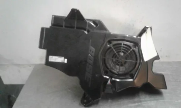 Subwoofer bose A3 (8P1) Hatchback 3-drs 2.0 16V FSI (AXW) 2003 (8P3035382A, 8P3035382C)