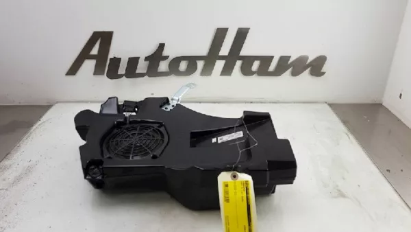 Subwoofer Bose S3 Sportback (8PA) Hatchback 5-drs 2.0 T FSI 16V (CDLA) 2009 (8P4035382C)