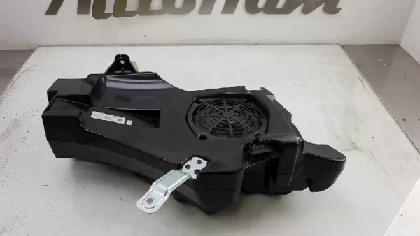 Subwoofer Bose S3 Sportback (8PA) Hatchback 5-drs 2.0 T FSI 16V (CDLA) 2009 (8P4035382C)