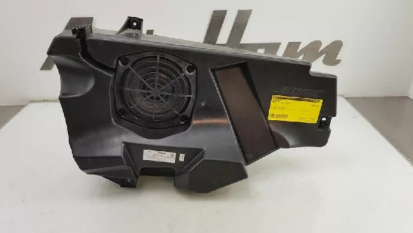 Subwoofer Bose TT (8J3) Coupé 2.0 TFSI 16V (BWA) 2007 (8J8035382A)
