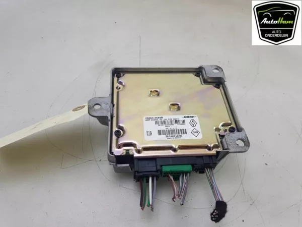 Audio Verstärker BOSE Megane IV (RFBB) Hatchback 5-drs 1.2 Energy TCE 100 (H5F-408(H5F-F4)) 2017 (280632549R) – Bild 4