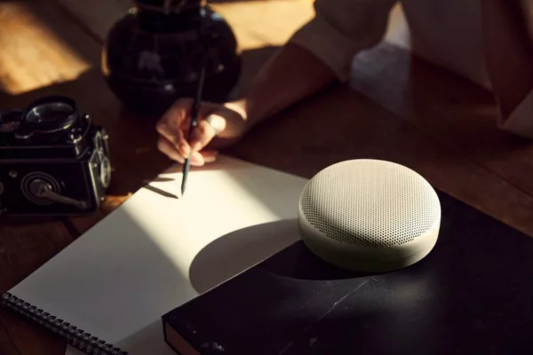 Bang & Olufsen BEOSOUND A1 2ND GEN Wasserdichter Bluetooth-Lautsprecher (aptX Bluetooth) – Bild 4
