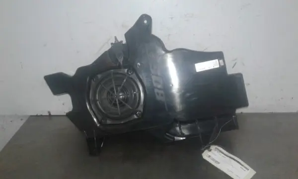 Subwoofer bose A3 (8P1) Hatchback 3-drs 2.0 16V FSI (AXW) 2003 (8P3035382A, 449081) – Bild 2
