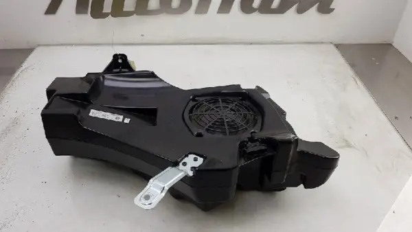 Subwoofer Bose S3 Sportback (8PA) Hatchback 5-drs 2.0 T FSI 16V (CDLA) 2009 (8P4035382C) – Bild 3