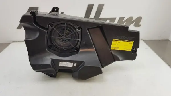 Subwoofer Bose TT (8J3) Coupé 2.0 TFSI 16V (BWA) 2007 (8J8035382A) – Bild 3