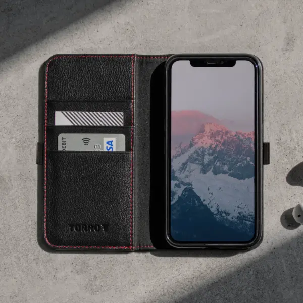 iPhone 11 Pro Max Lederhülle (mit Standfunktion) - Schwarz mit Rotem Detail – Bild 3