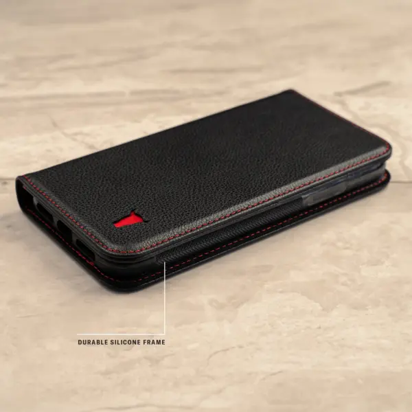 iPhone XR Leder-Wallet-Hülle (mit Standfunktion) - Schwarz mit Rotem Detail – Bild 5