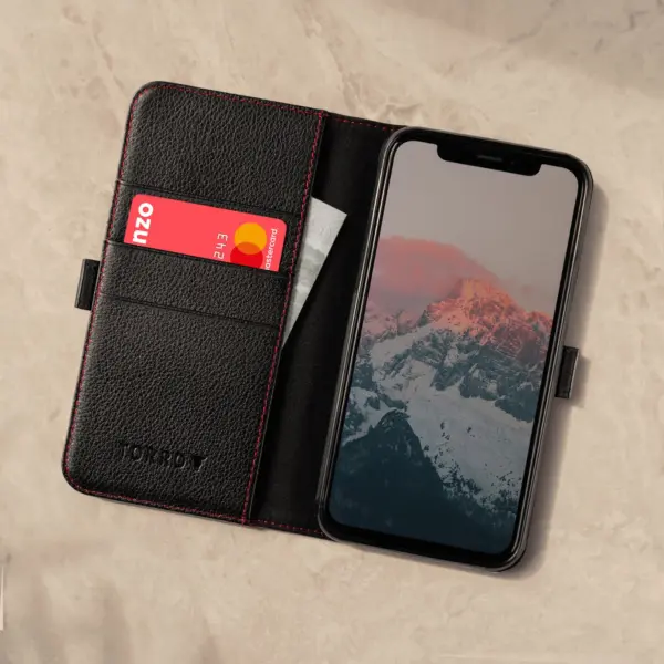 iPhone X / iPhone XS Lederhülle (mit Standfunktion) - Schwarz mit Rotem Detail – Bild 3