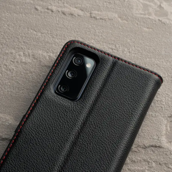 Galaxy S20 FE / S20 FE 5G Lederhülle (mit Standfunktion) - Schwarz mit Rotem Detail – Bild 5