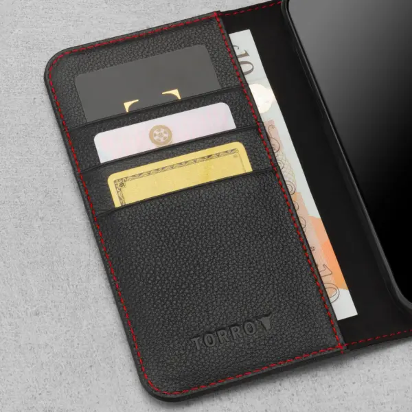 iPhone 11 Lederhülle (mit Standfunktion) - Schwarz mit Rotem Detail – Bild 3