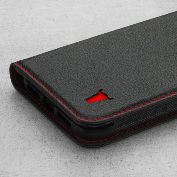 iPhone 11 Lederhülle (mit Standfunktion) - Schwarz mit Rotem Detail – Bild 5