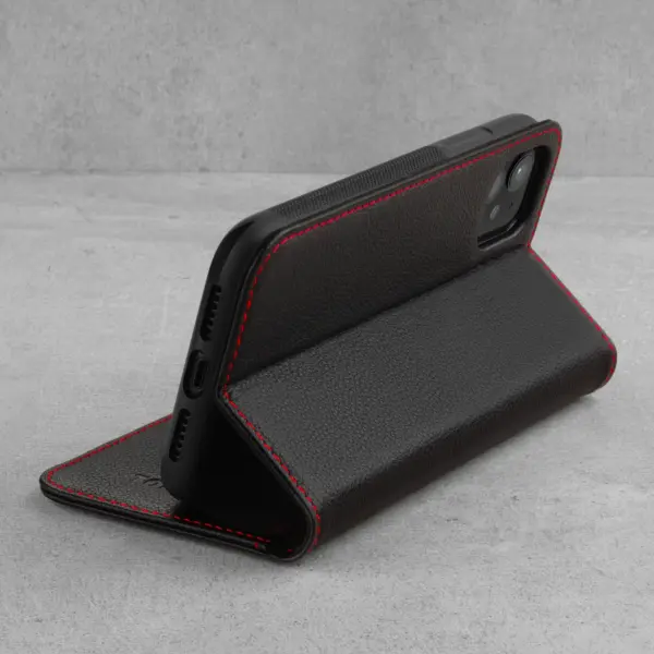 iPhone 11 Lederhülle (mit Standfunktion) - Schwarz mit Rotem Detail – Bild 2