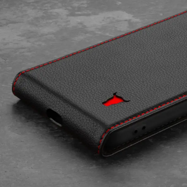 iPhone 12 / iPhone 12 Pro Leder Flip Hülle (mit MagSafe-Aufladung) - Schwarz mit Rotem Detail – Bild 5