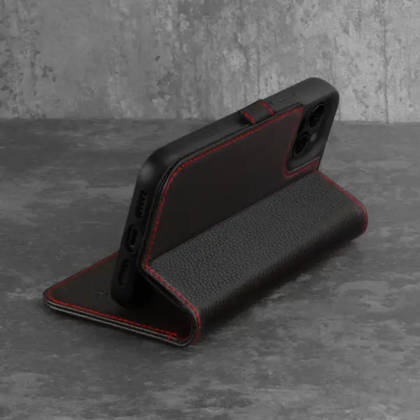 iPhone 12 Pro Max Lederhülle (mit Standfunktion) - Schwarz mit Rotem Detail – Bild 2