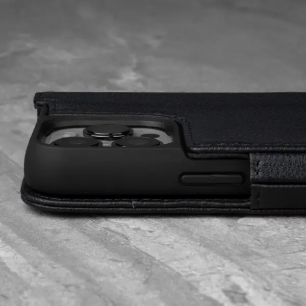 iPhone 13 Pro Lederhülle (mit Standfunktion) - Schwarz – Bild 4