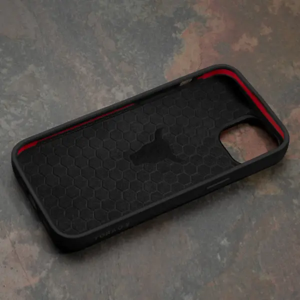 iPhone 15 Plus Leder Bumper Hülle (mit MagSafe-Aufladung) - Schwarz mit Rotem Detail – Bild 5