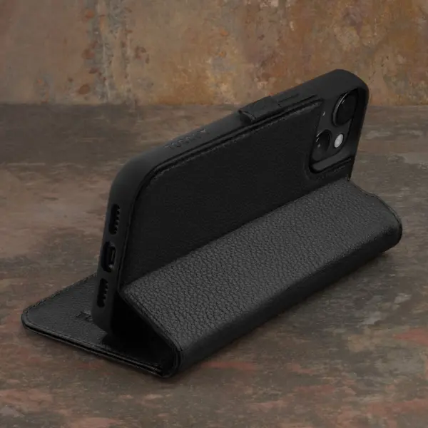 iPhone 15 Plus Lederhülle (mit Standfunktion) - Schwarz – Bild 2