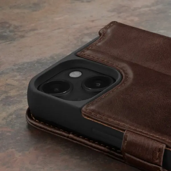 iPhone 15 Plus Lederhülle (mit Standfunktion) - Dunkelbraun – Bild 4