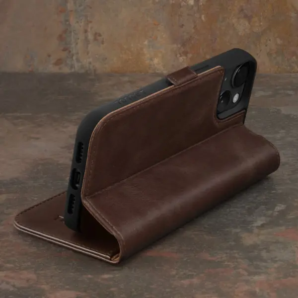 iPhone 15 Plus Lederhülle (mit Standfunktion) - Dunkelbraun – Bild 2