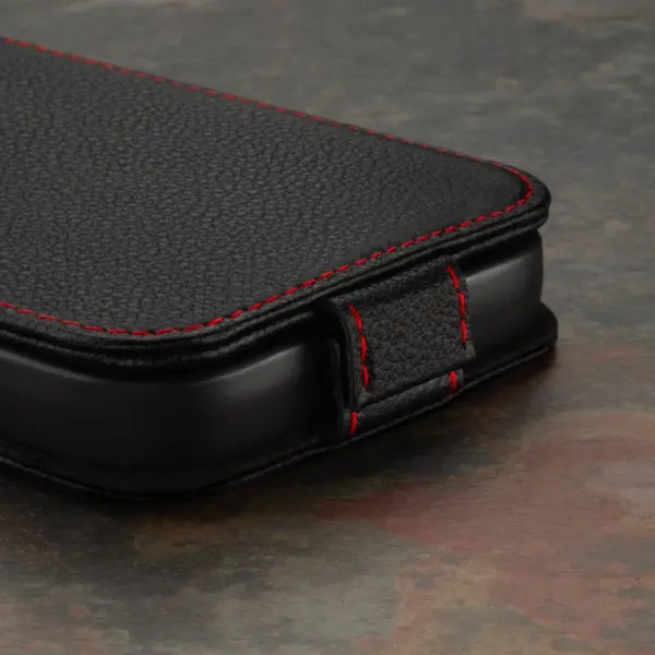 iPhone 15 Pro Max Leder Flip Hülle (MagSafe-Laden) - Schwarz mit Rotem Detail – Bild 5