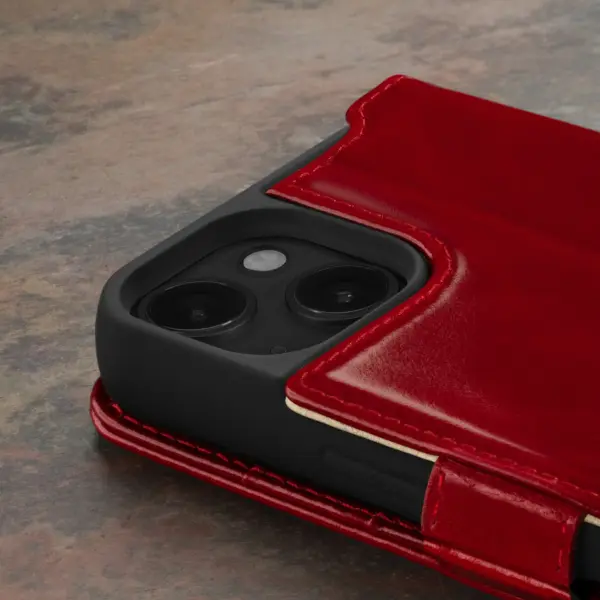 iPhone 15 Lederhülle (mit Standfunktion) - Rot – Bild 4