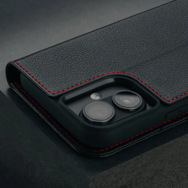 iPhone 16 Plus Lederhülle (mit Standfunktion und MagSafe Laden) - Schwarz mit Rotem Detail – Bild 4