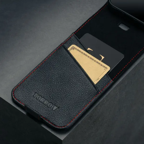 iPhone 16 Leder Flip Hülle (MagSafe Laden) - Schwarz mit Rotem Detail – Bild 2
