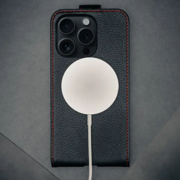 iPhone 16 Pro Leder Flip Hülle (MagSafe Laden) - Schwarz mit Rotem Detail – Bild 5