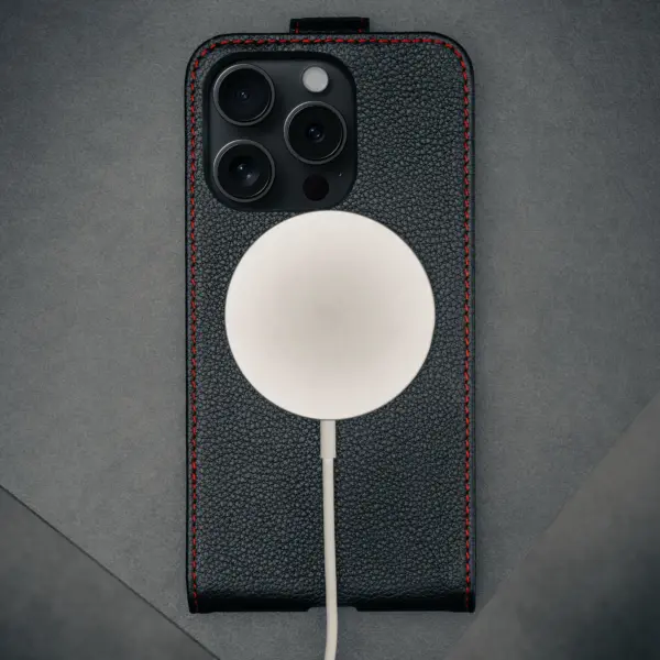 iPhone 16 Pro Max Leder Flip Hülle (MagSafe Laden) - Schwarz mit Rotem Detail – Bild 5