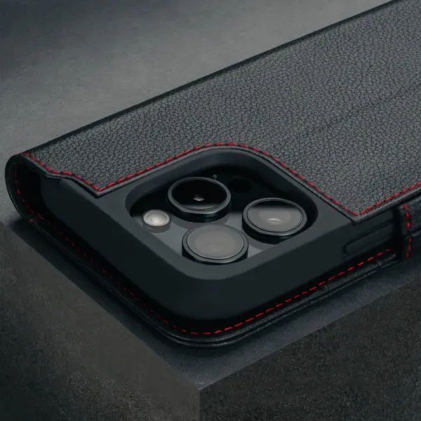 iPhone 16 Pro Max Lederhülle (Standfunktion & MagSafe kompatibel) - Schwarz mit Rotem Detail – Bild 4