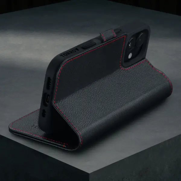 iPhone 16 Lederhülle (mit Standfunktion und MagSafe Laden) - Schwarz mit Rotem Detail – Bild 2