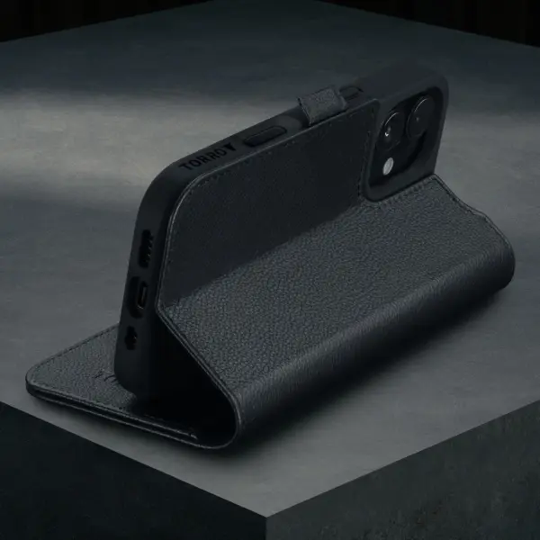 iPhone 16 Lederhülle (mit Standfunktion und MagSafe Laden) - Schwarz – Bild 2