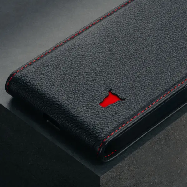 iPhone 16e Leder Flip Hülle - Schwarz mit Rotem Detail – Bild 5