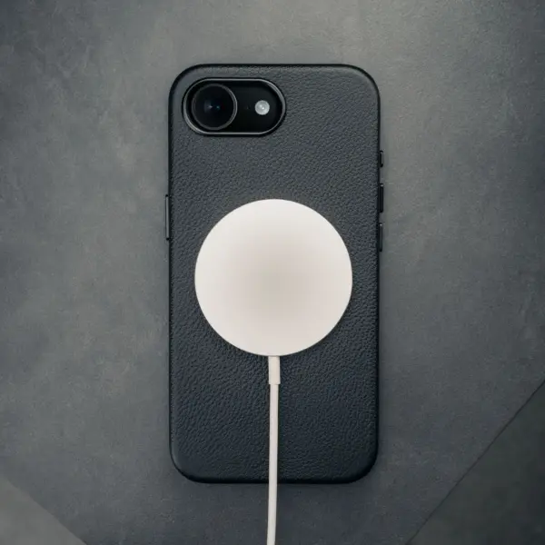 iPhone 16e Leder Bumper Hülle - Schwarz – Bild 2