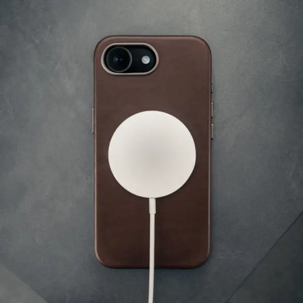 iPhone 16e Leder Bumper Hülle - Dunkelbraun – Bild 2