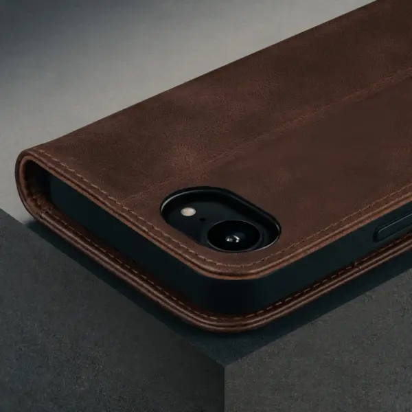 iPhone 16e Lederhülle - Dunkelbraun – Bild 4