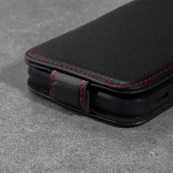 iPhone SE & iPhone 8/7 Leder Flip Hülle - Schwarz mit Rotem Detail – Bild 5