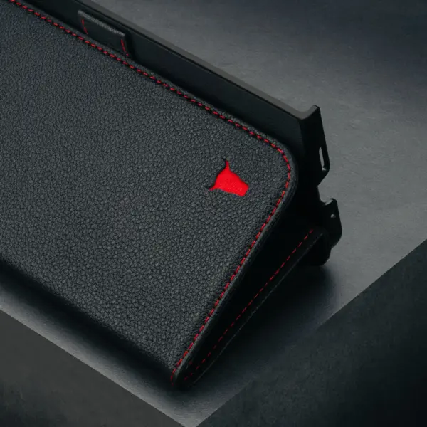 Google Pixel 9 Pro Fold Lederhülle - Schwarz mit Rotem Detail – Bild 5