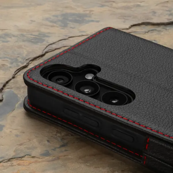 Galaxy A35 Lederhülle (mit Standfunktion) - Schwarz mit Rotem Detail – Bild 4