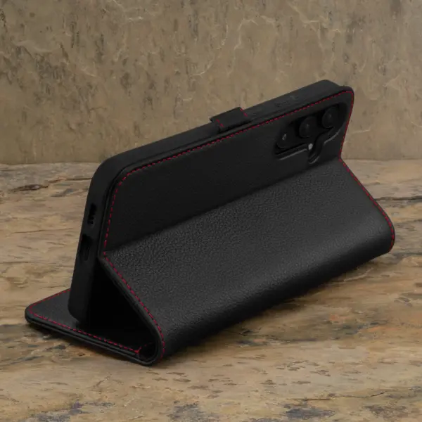 Galaxy A35 Lederhülle (mit Standfunktion) - Schwarz mit Rotem Detail – Bild 2