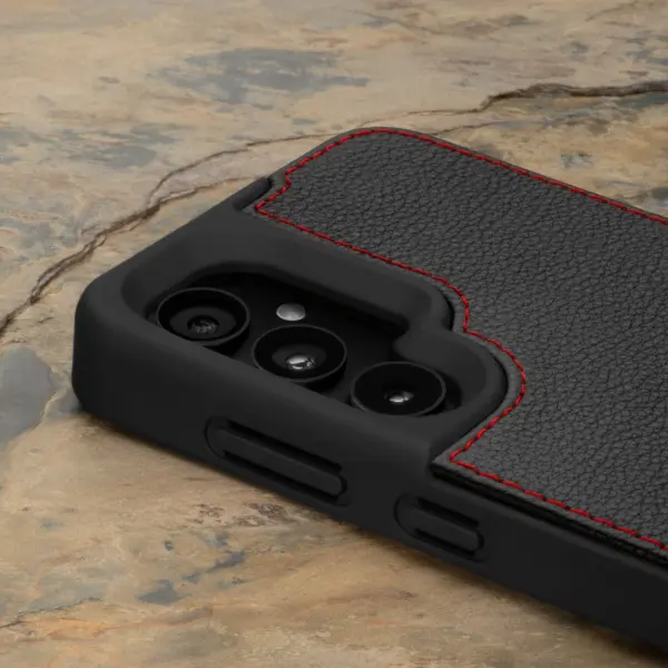 Galaxy S24 Leder Bumper Hülle - Schwarz mit Rotem Detail – Bild 2