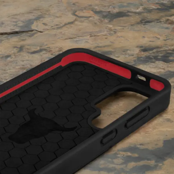 Galaxy S24 Leder Bumper Hülle - Schwarz mit Rotem Detail – Bild 3