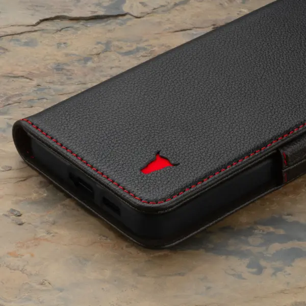 Galaxy S24 FE Lederhülle (mit Standfunktion) - Schwarz mit Rotem Detail – Bild 5