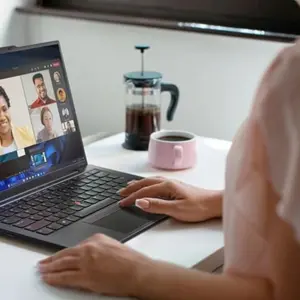 Lenovo ThinkPad X1 Carbon Gen 13 Intel® Core™ Ultra 5 225U Prozessor (E-Kerne bis zu 3,80 GHz P-Kerne bis zu 4,80 GHz)/Windows 11 Home 64/512 GB SSD M.2 2280 PCIe 4.0 TLC Opal